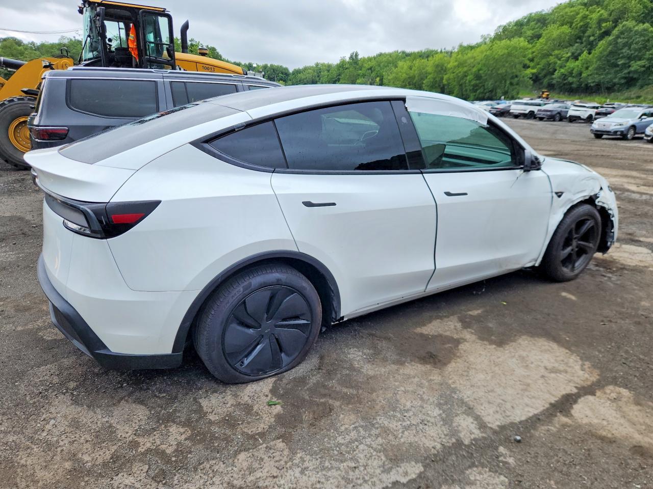 2026 Tesla Model Y - Фото 3