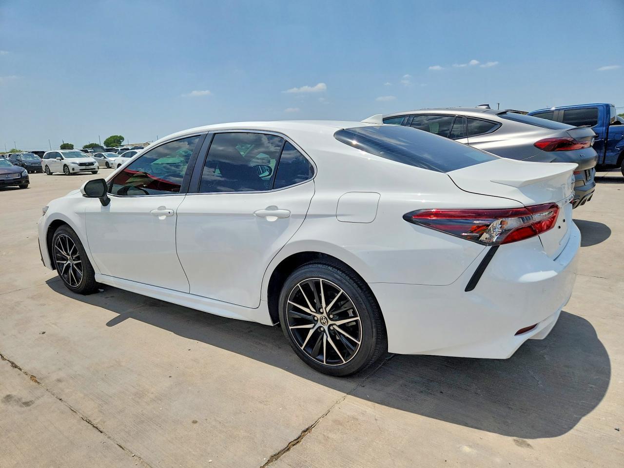 2024 Toyota Camry Se - Фото 2