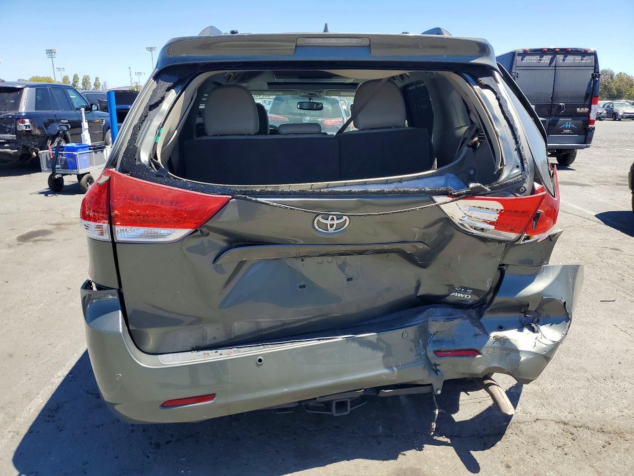 2011 Toyota Sienna Xle 7-Passenger - Image 6