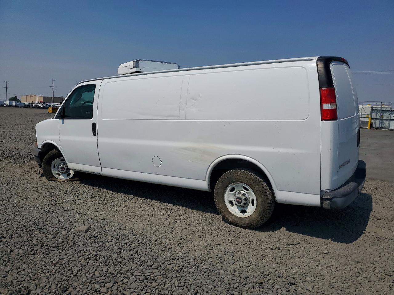 2017 GMC Savana G3500 Refrigerated Delivery Van - Фото 2