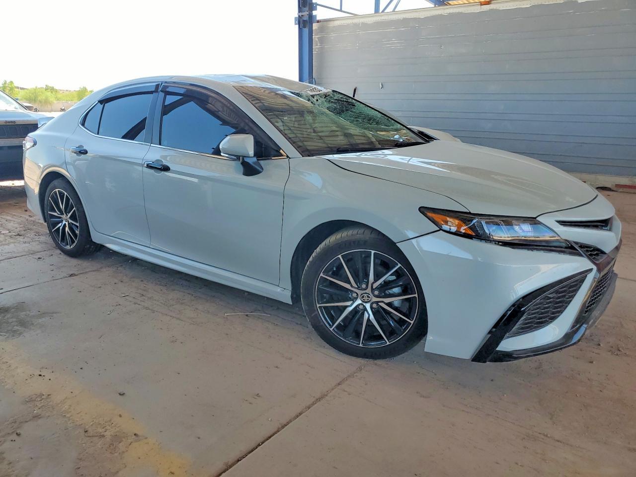 2023 Toyota Camry Se - Image 4