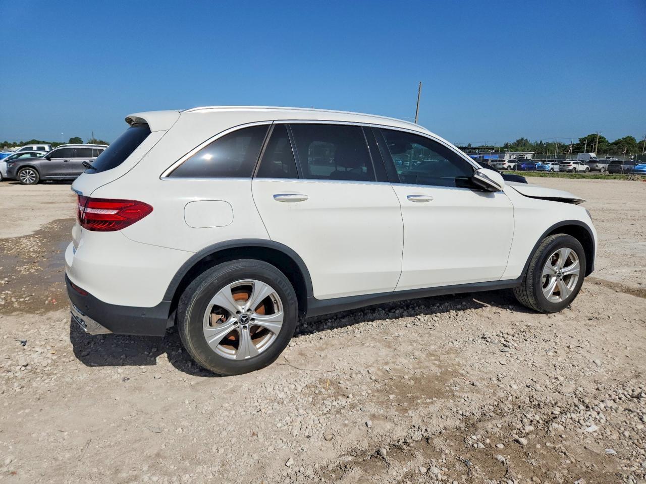 2018 Mercedes-Benz Glc 300 - Image 3