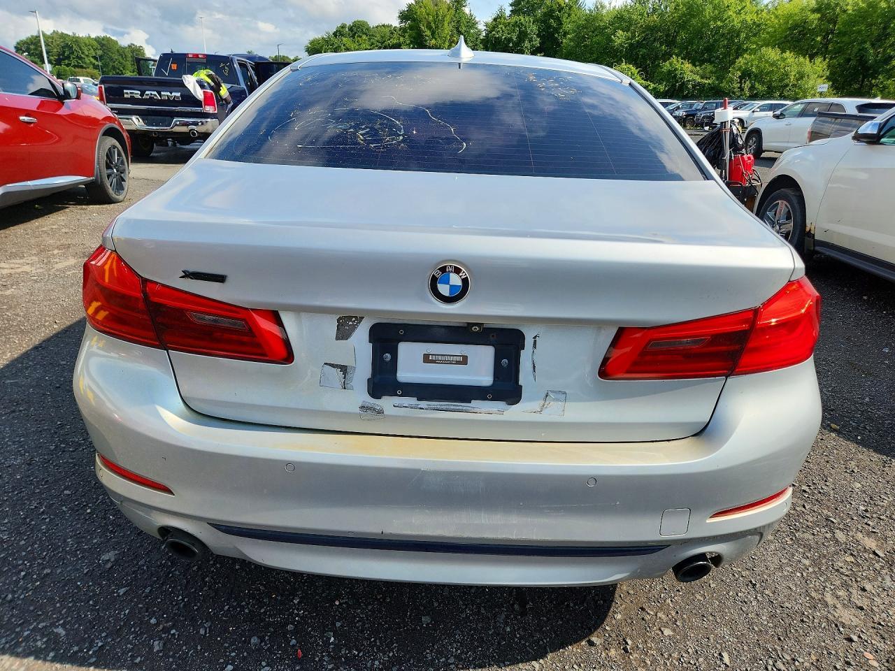 2018 BMW 530 Xi - Image 6