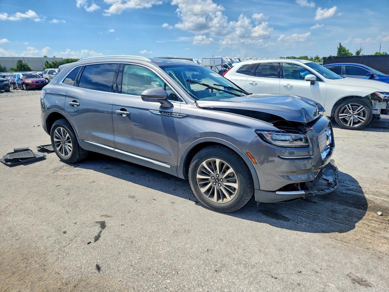 2023 Lincoln Nautilus - Image 4