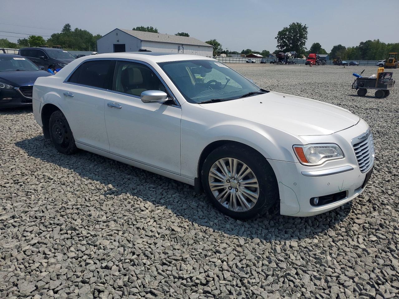2013 Chrysler 300C Luxury - Image 4