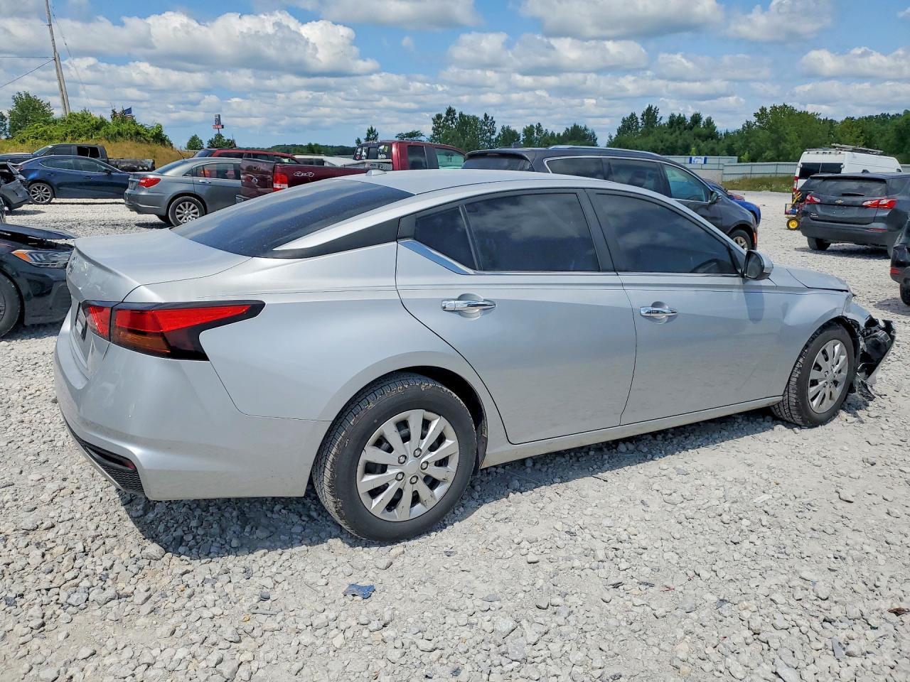 2020 Nissan Altima S - Фото 3