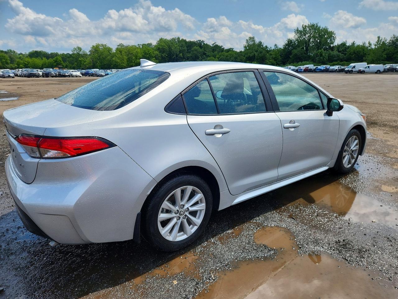 2025 Toyota Corolla Le - Фото 3