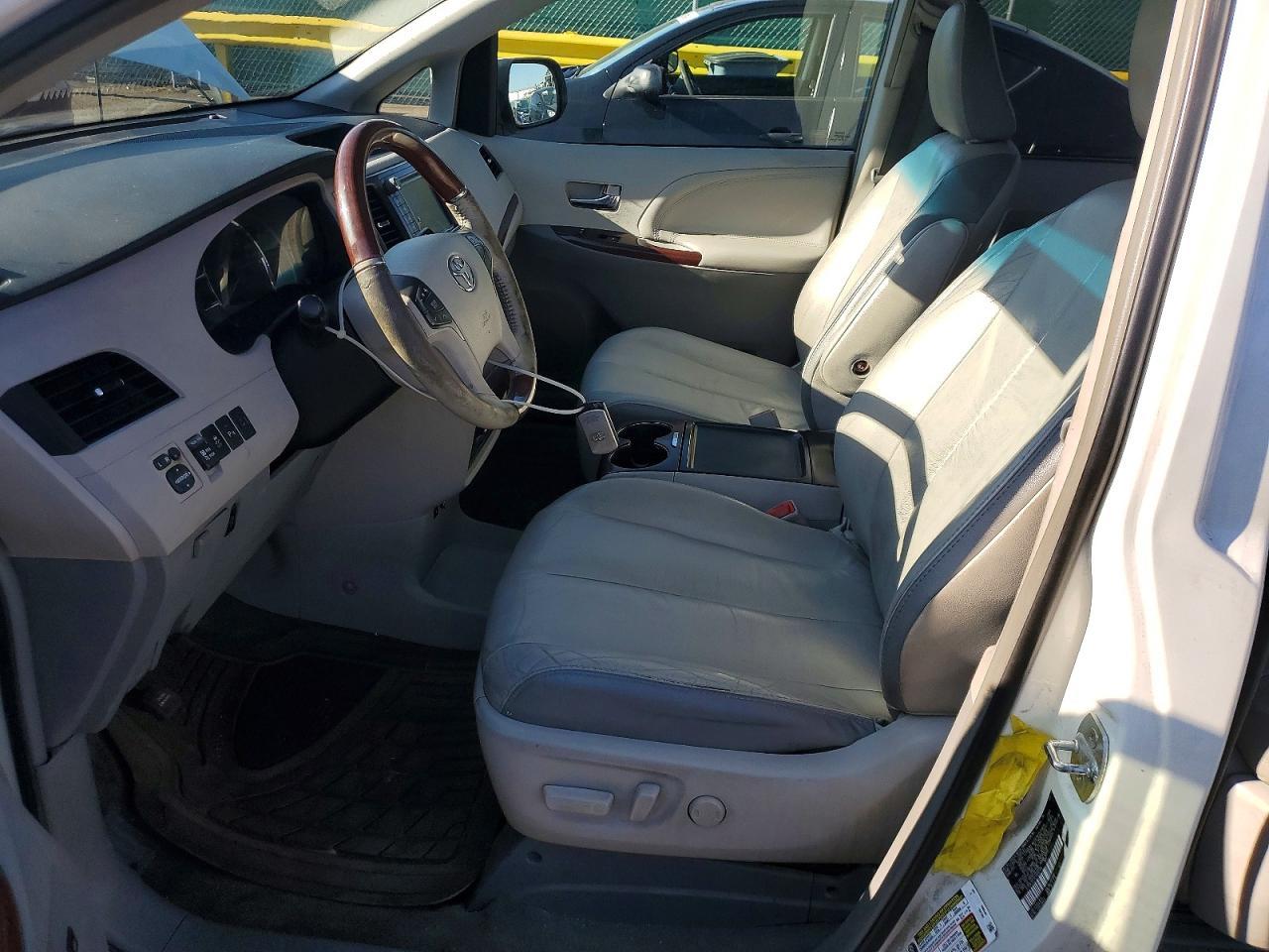 2012 Toyota Sienna Limited 7-Passenger - Фото 7