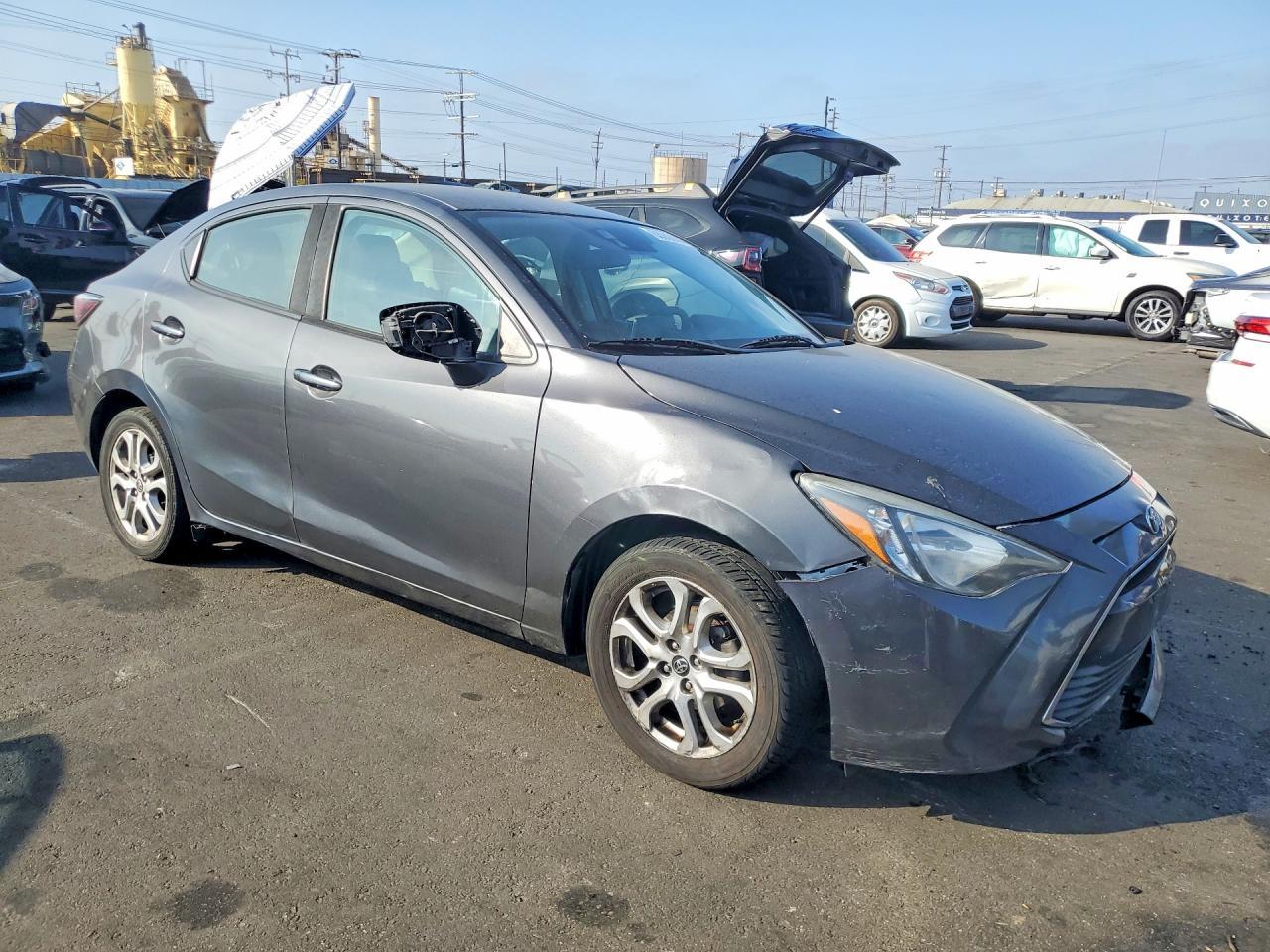 2017 Toyota Yaris Ia Base - Фото 4