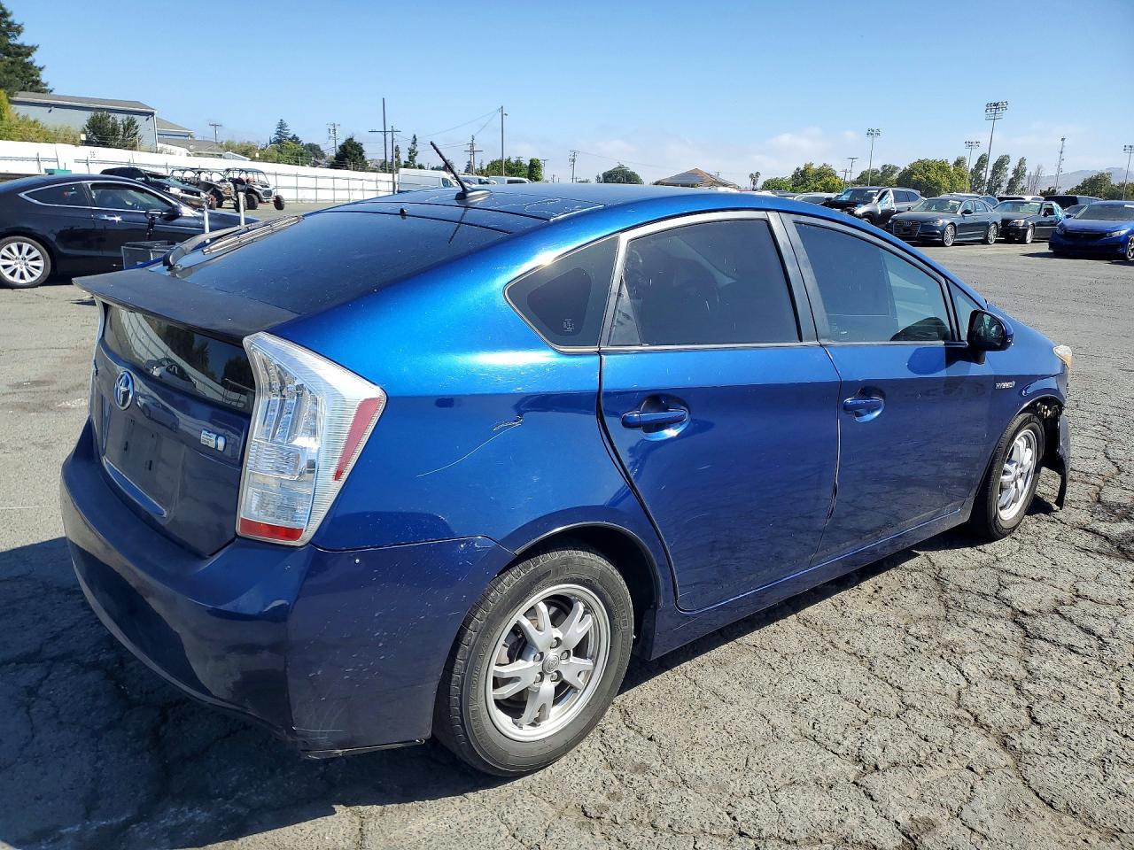 2010 Toyota Prius Iii - Image 3