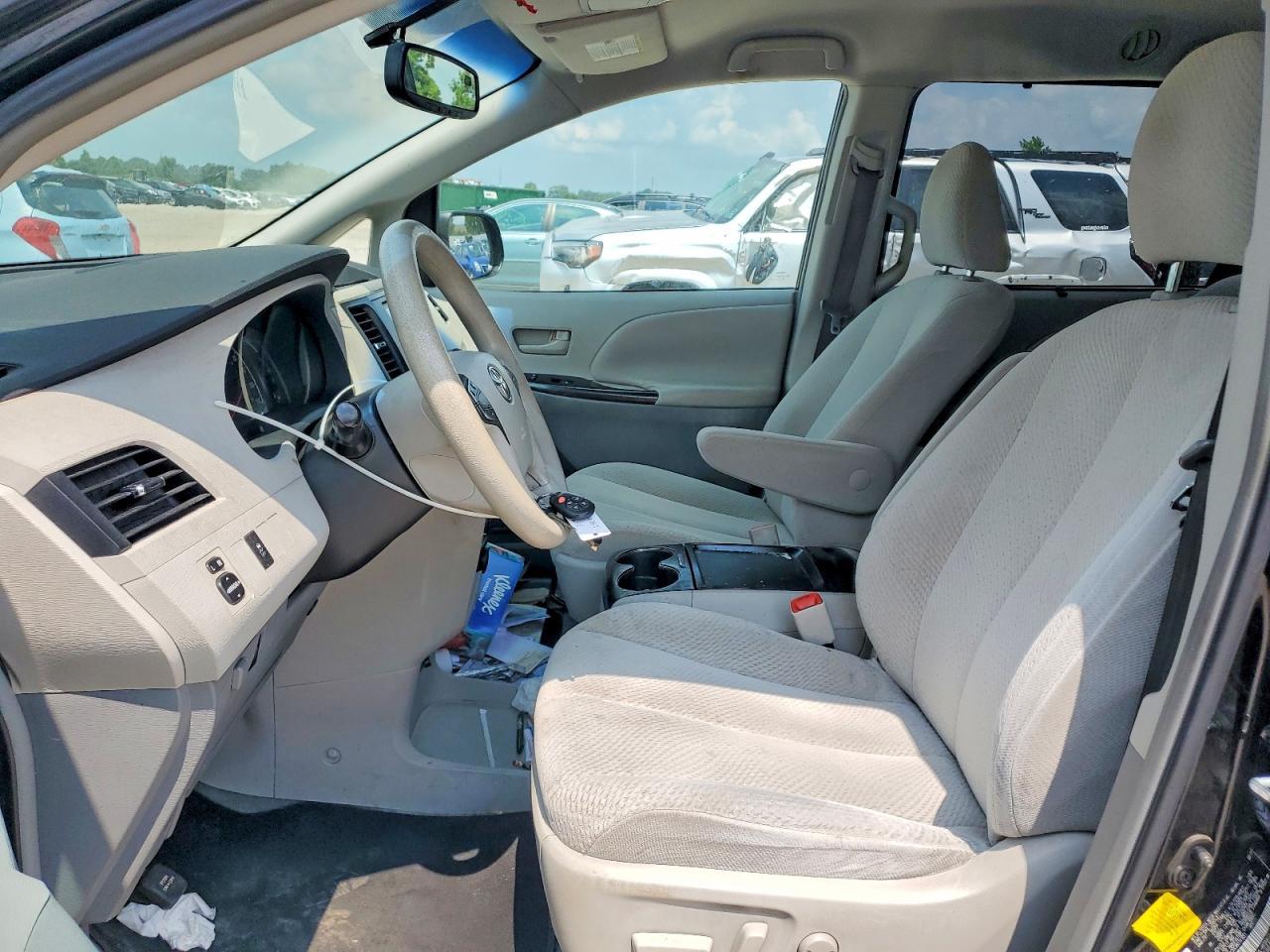 2011 Toyota Sienna Le - Фото 7