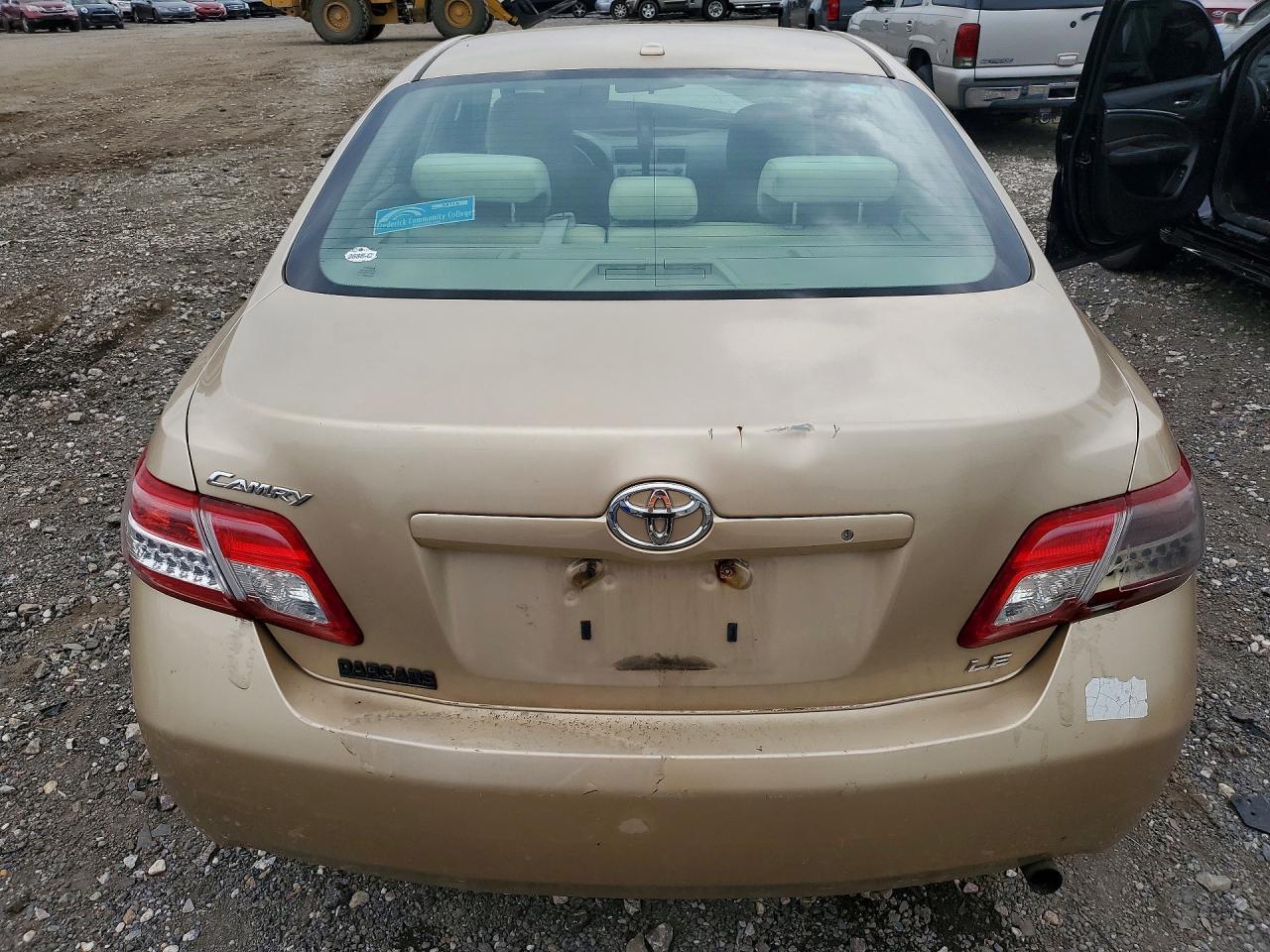 2010 Toyota Camry Le - Фото 6