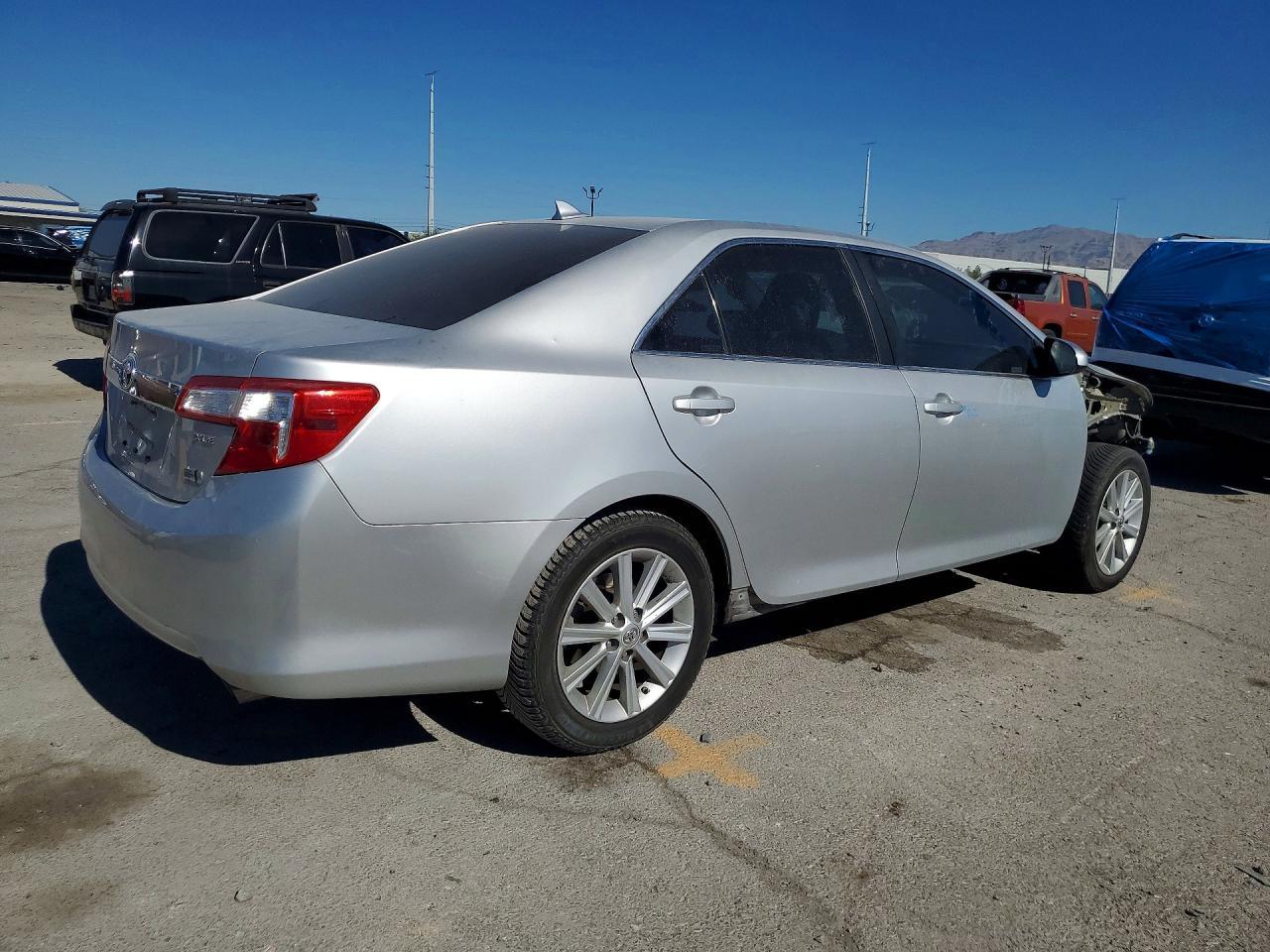 2012 Toyota Camry Hybrid Xle - Фото 3