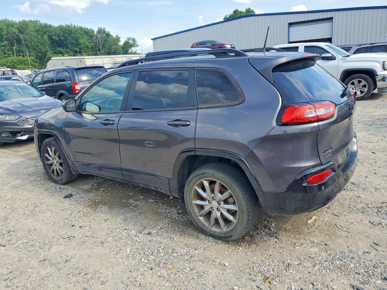 2018 Jeep Cherokee Latitude - Фото 2