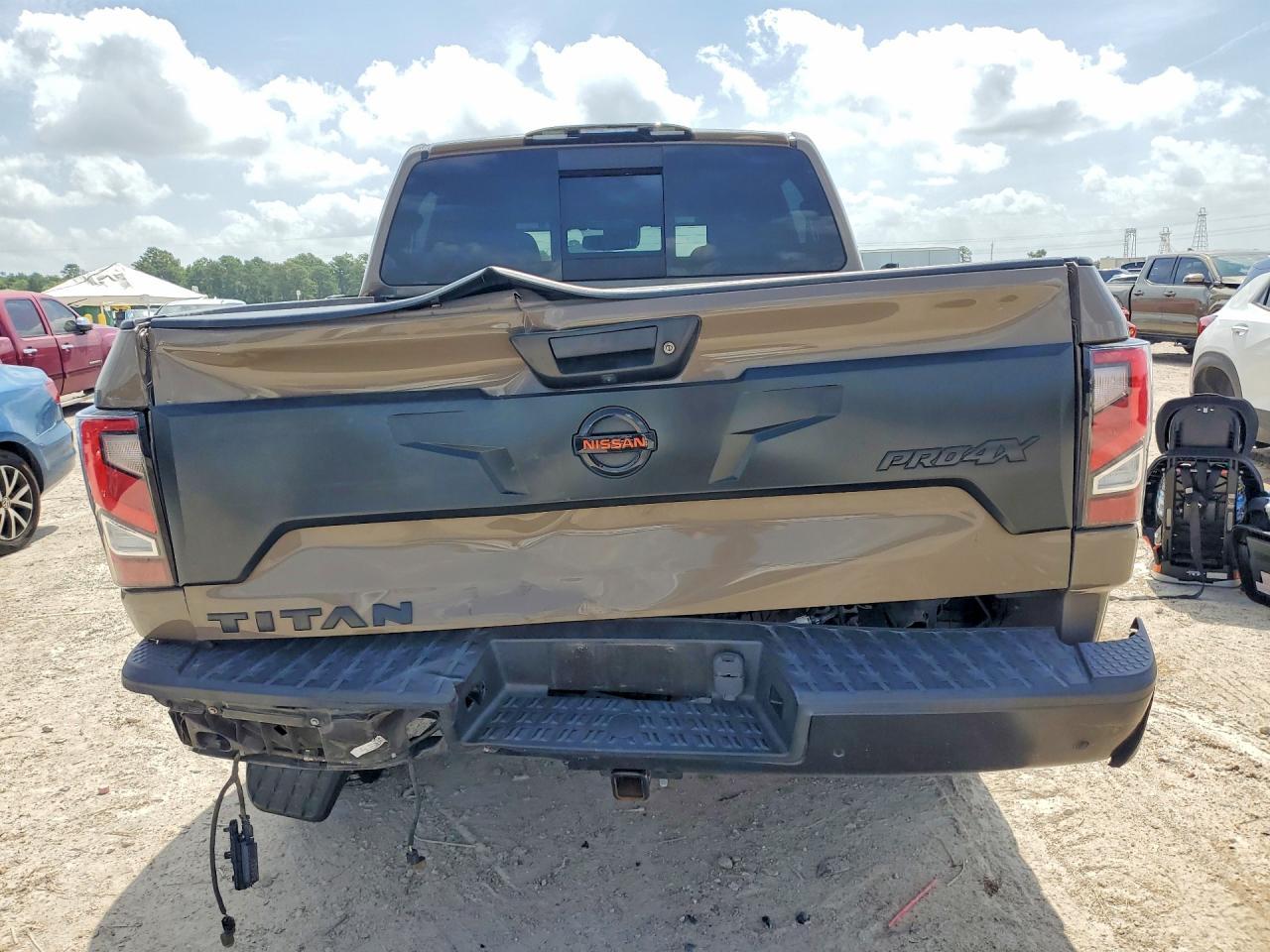 2021 Nissan Titan Pro-4X - Фото 6