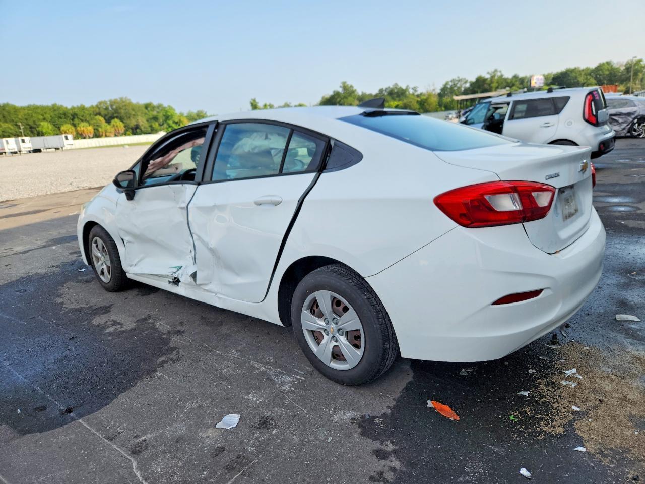 2017 Chevrolet Cruze Ls - Image 2