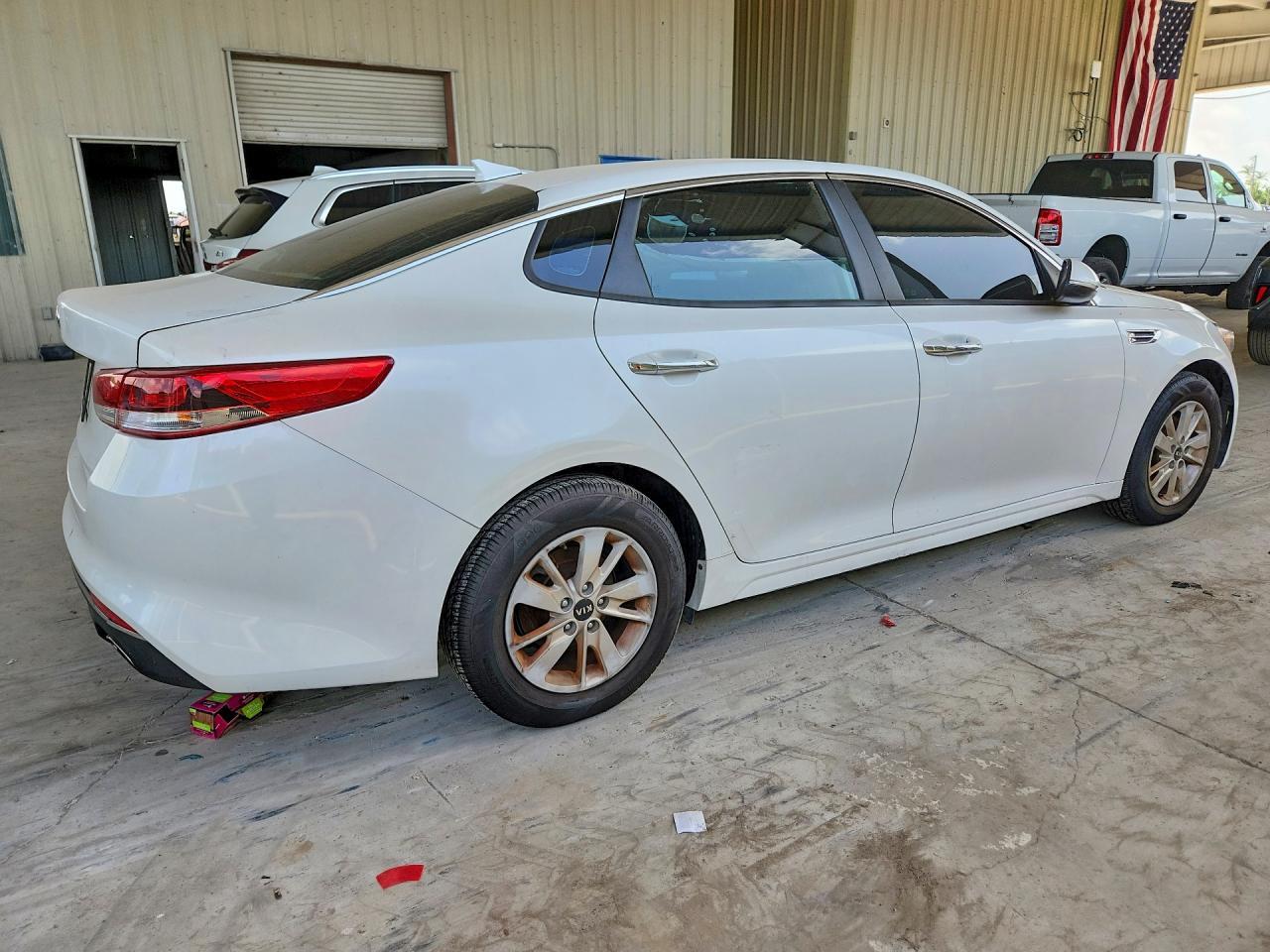 2017 Kia Optima Lx - Фото 3