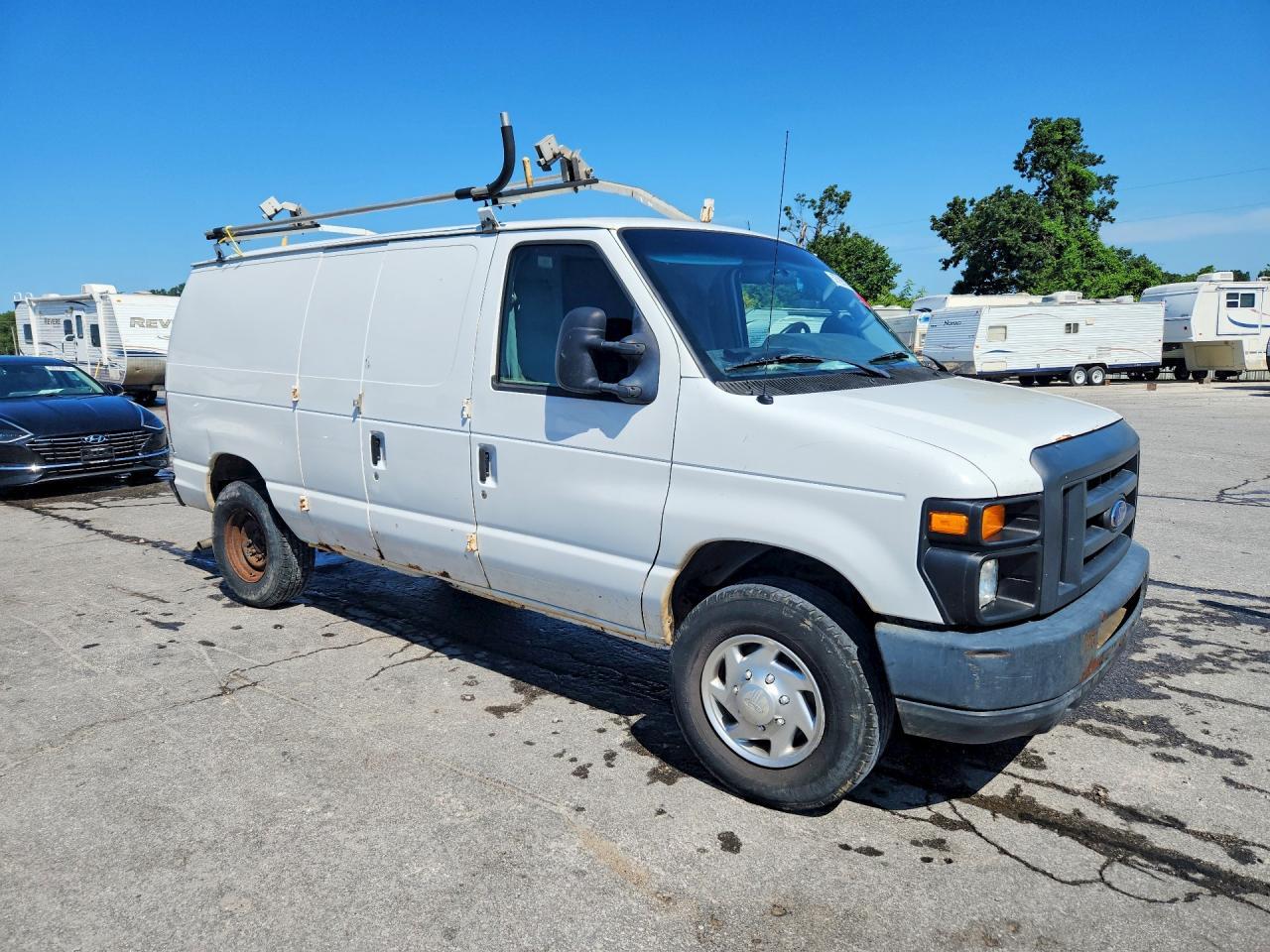 2012 Ford Econoline E250 Van - Фото 4