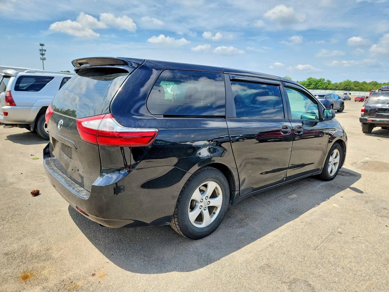 2017 Toyota Sienna L 7-Passenger - Фото 3