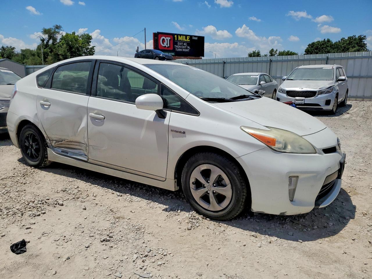 2012 Toyota Prius Four - Image 4