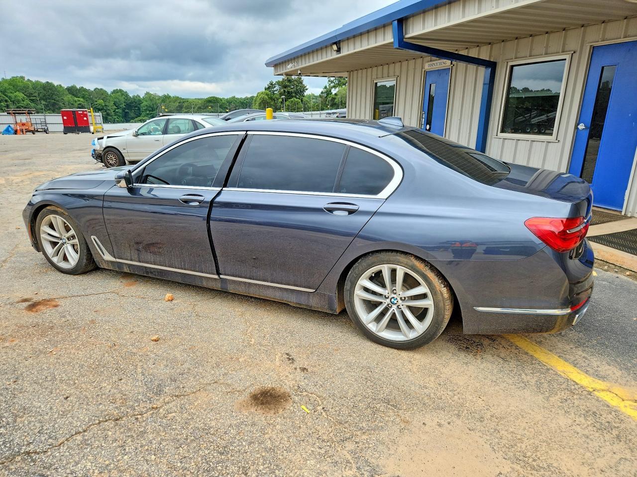 2016 BMW 750 I - Фото 2