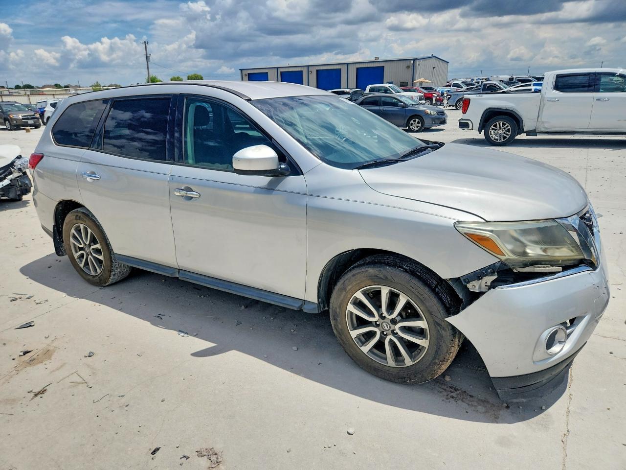 2014 Nissan Pathfinder S - Image 4