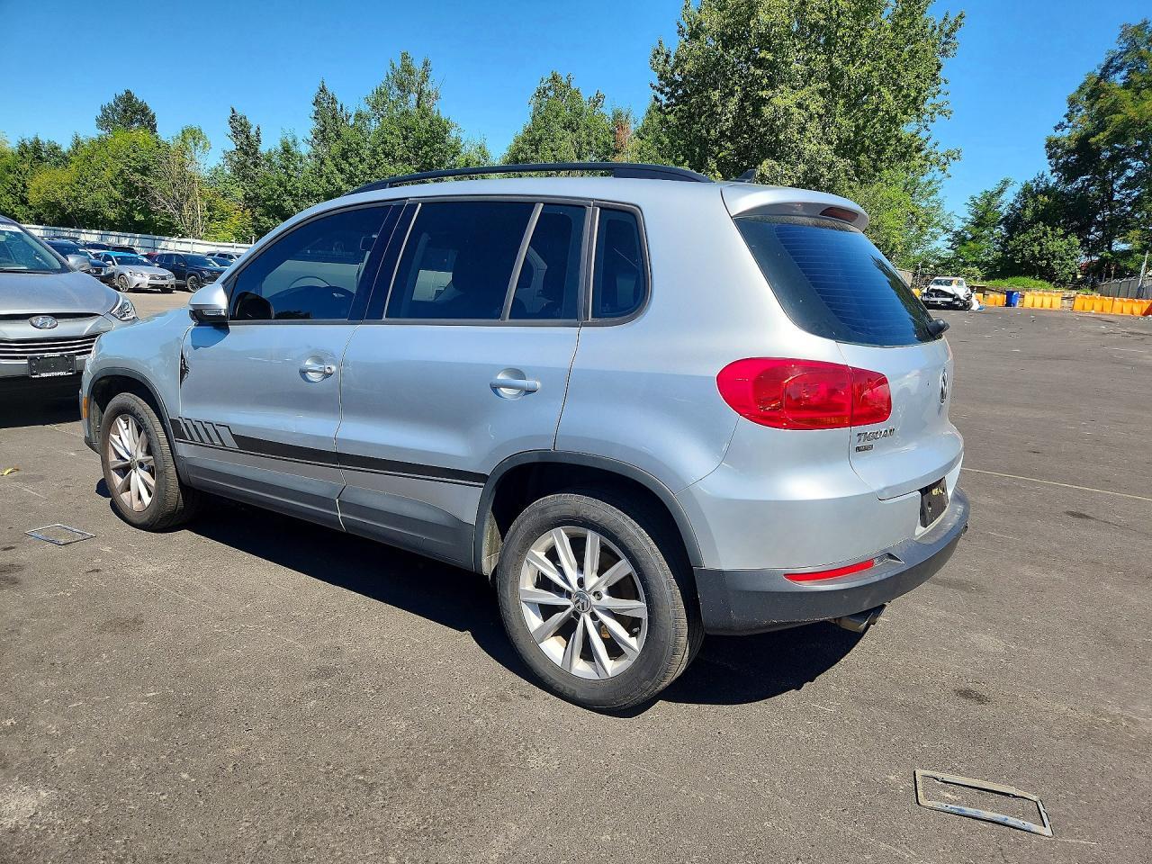 2017 Volkswagen Tiguan S - Фото 2