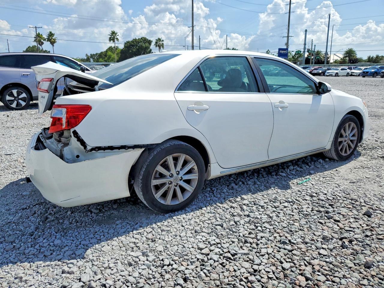 2012 Toyota Camry Xle - Image 3