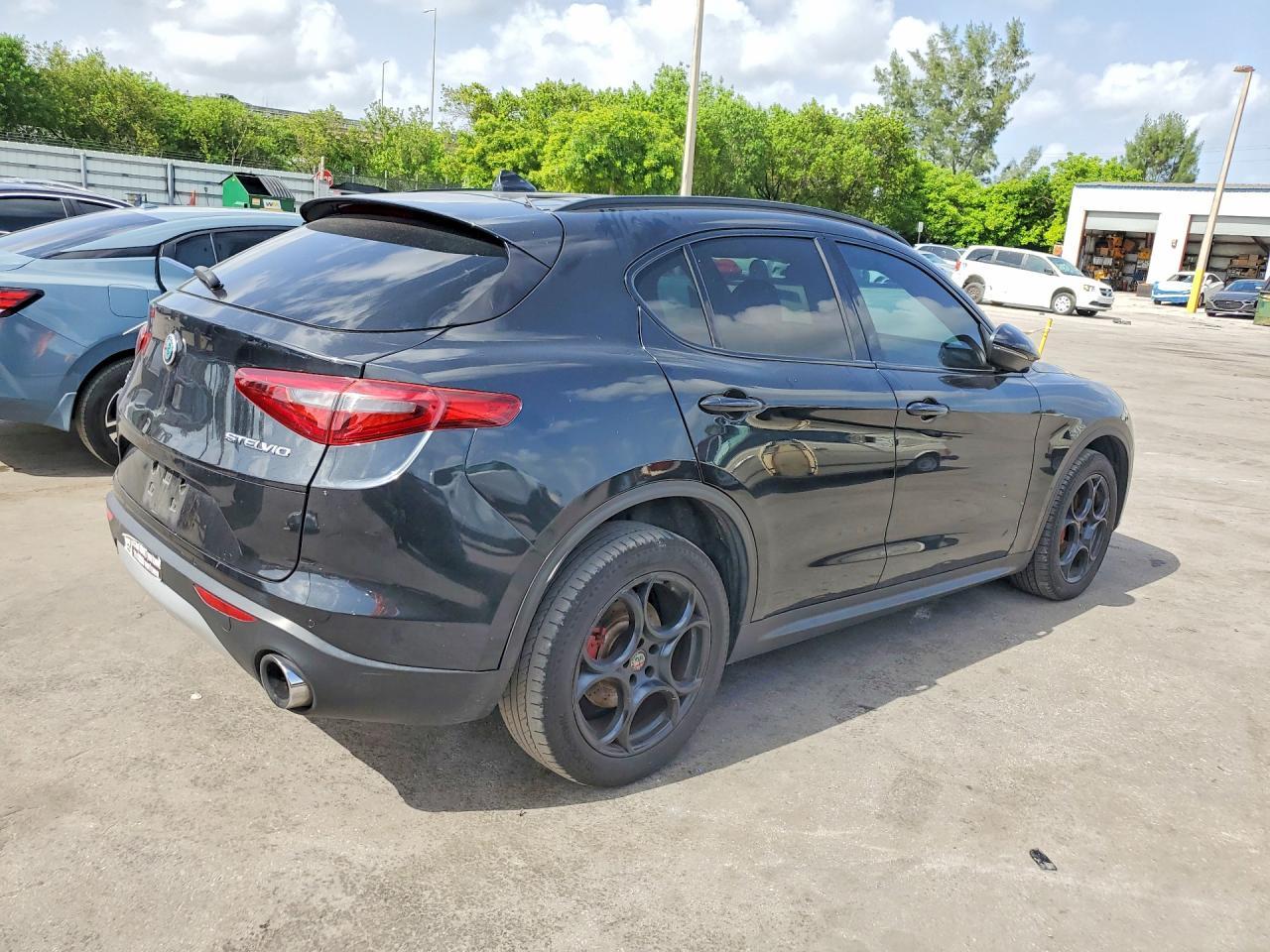 2018 Alfa Romeo Stelvio Ti Sport - Фото 3