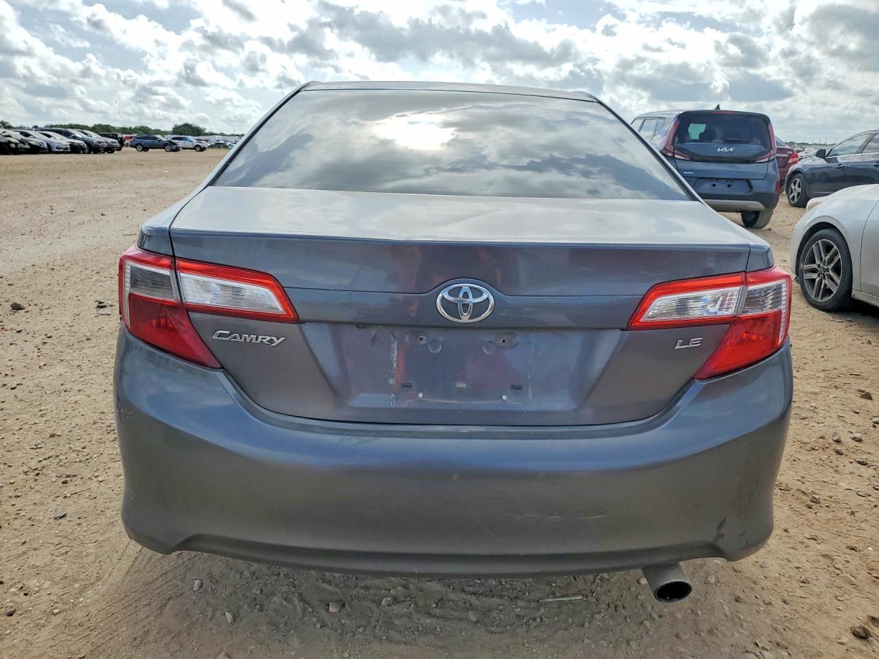 2014 Toyota Camry Le - Фото 6