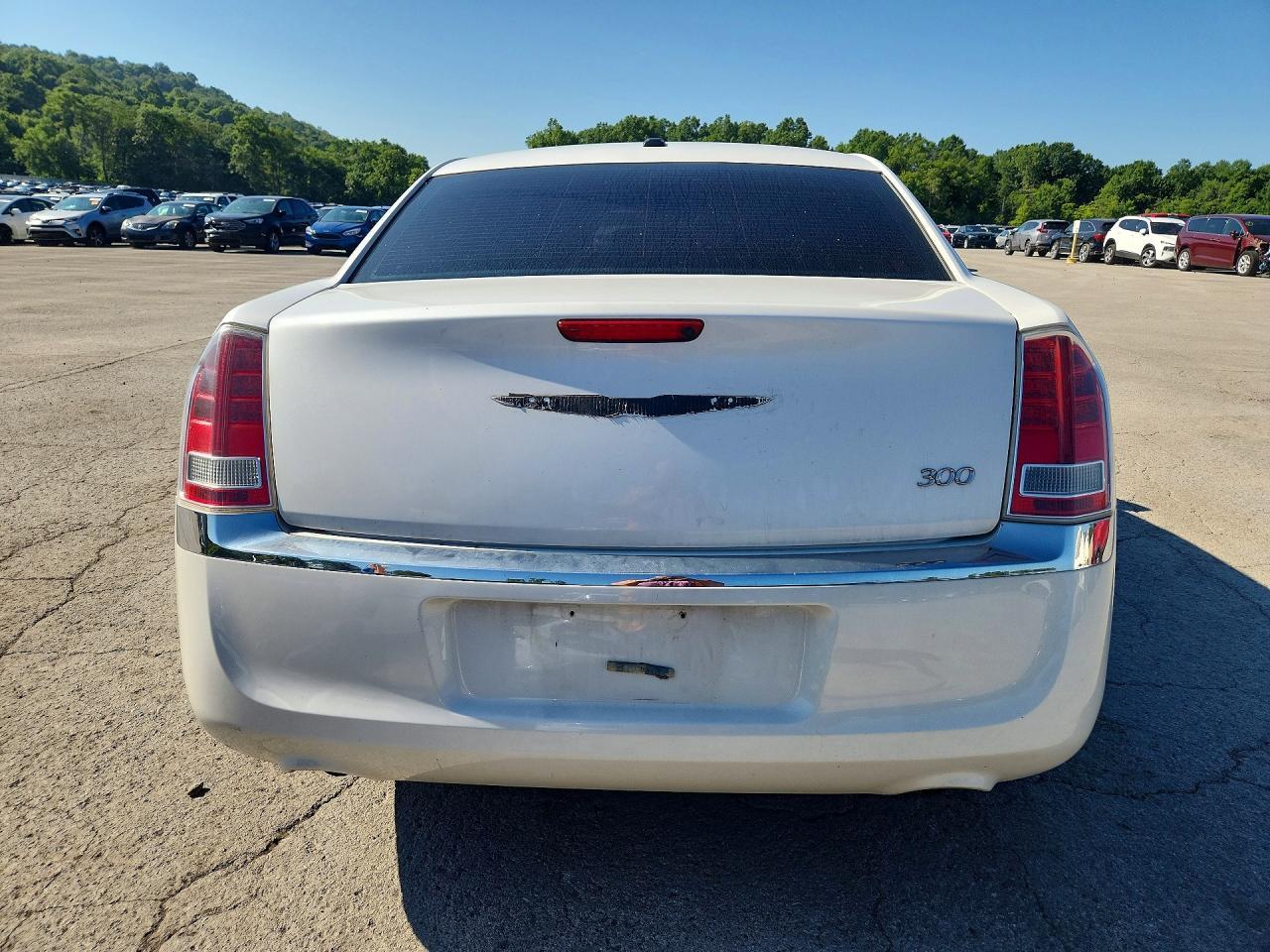 2013 Chrysler 300 - Image 6