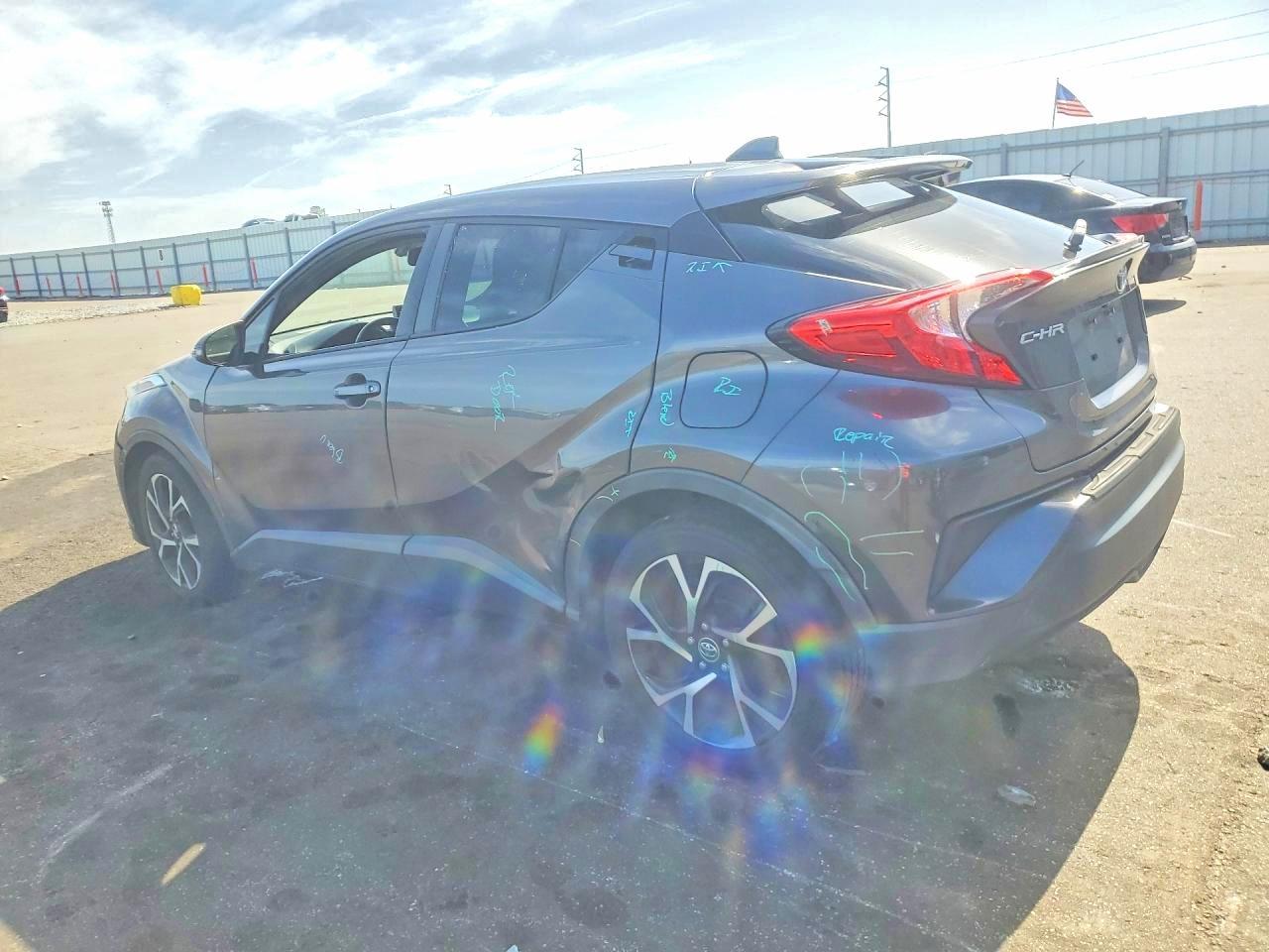 2019 Toyota C-Hr Xle - Image 2