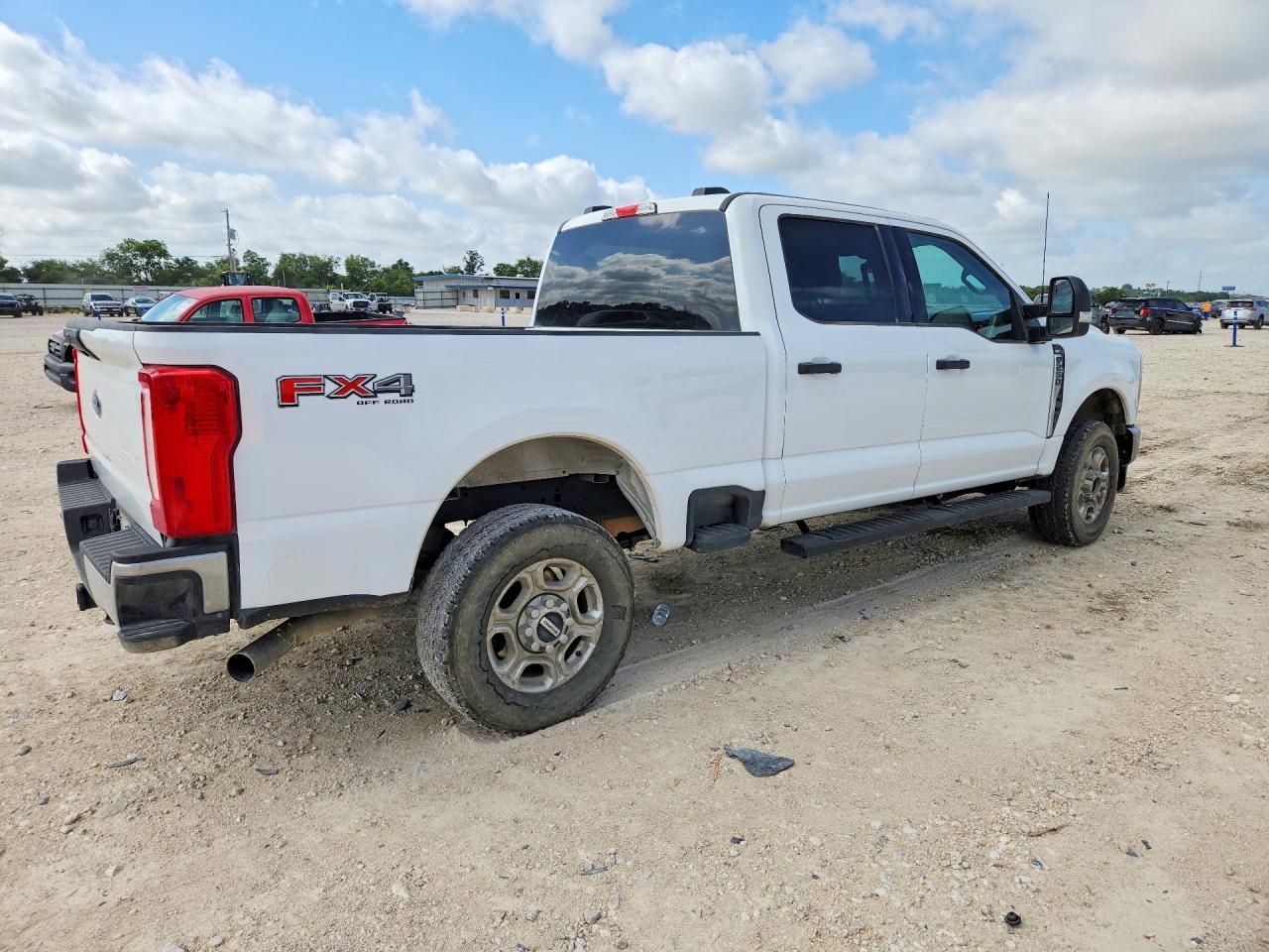 2025 Ford F250 Super Duty - Фото 3