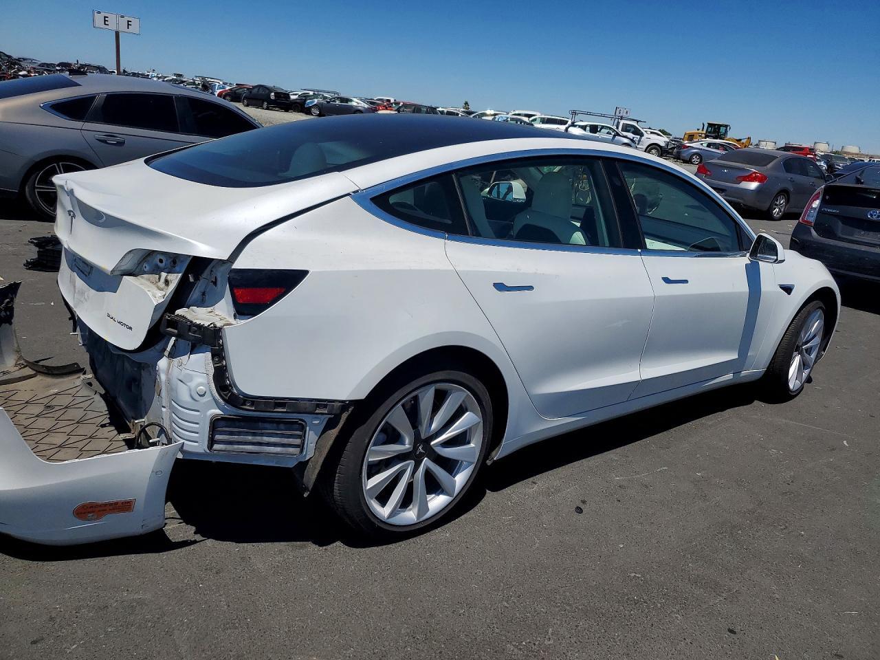 2020 Tesla Model 3 - Фото 3