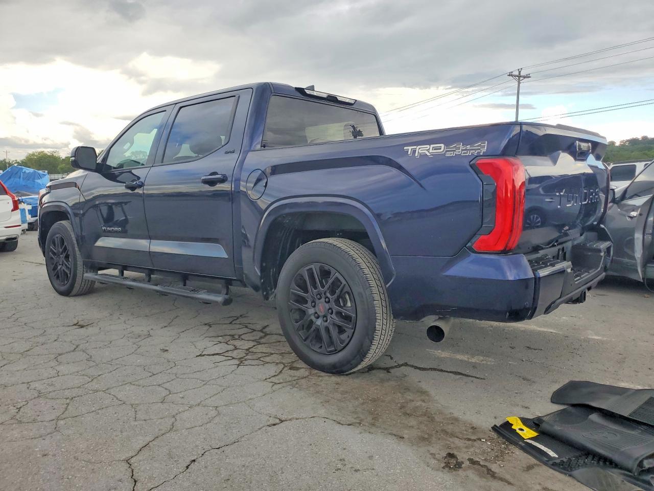 2022 Toyota Tundra Sr5 - Image 2
