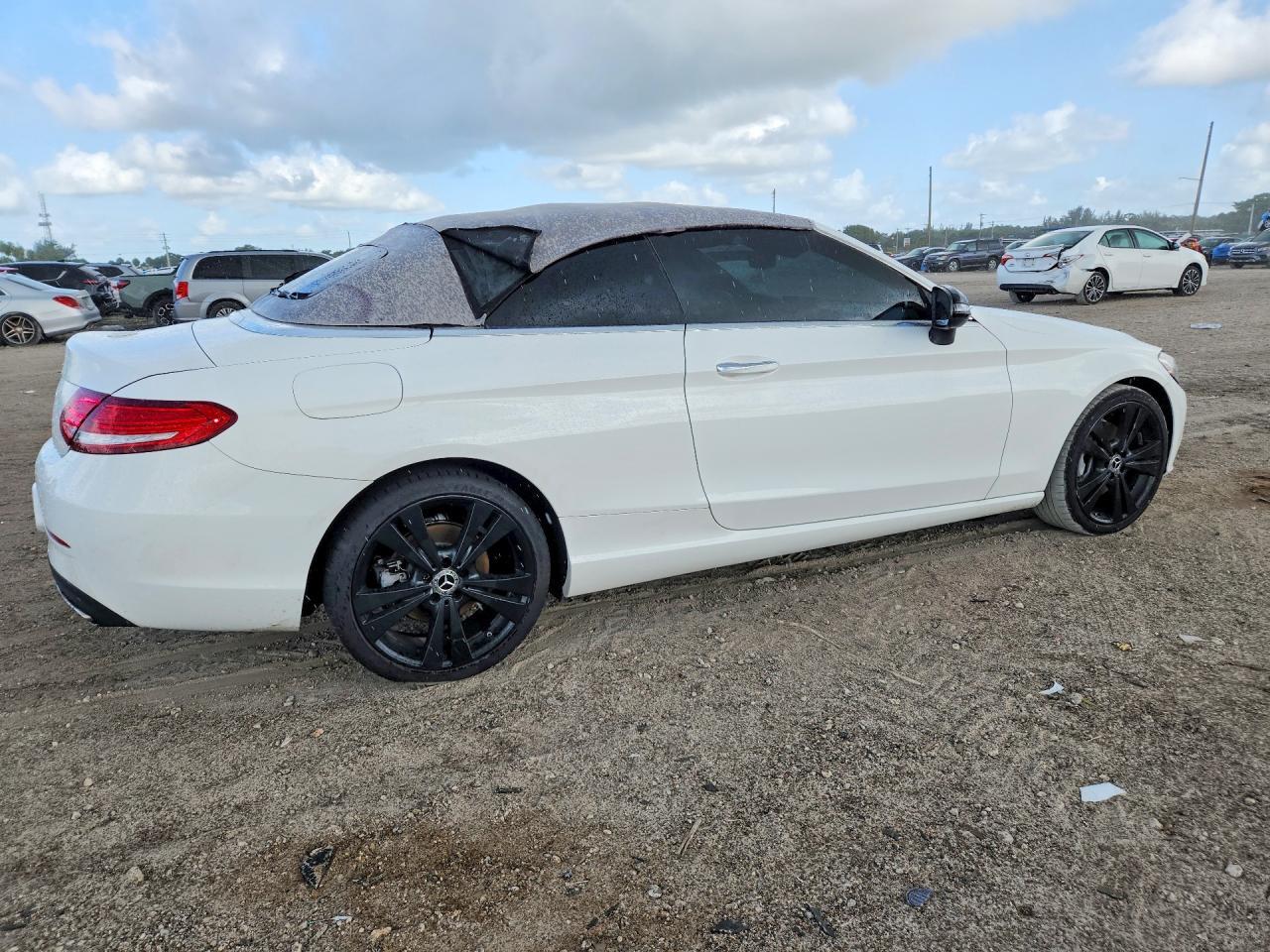 2017 Mercedes-Benz C 300 - Фото 3
