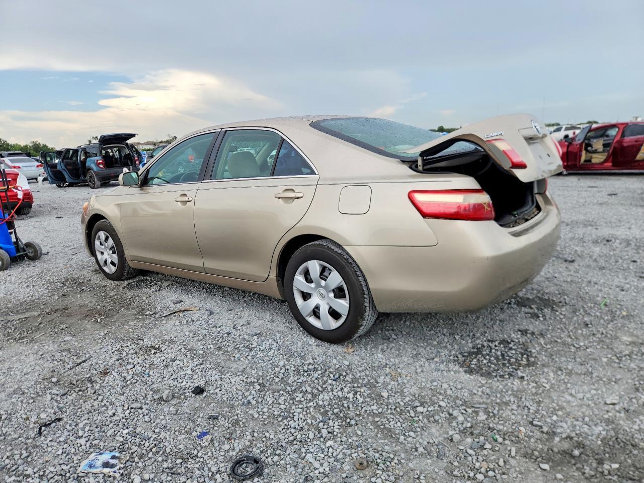 2009 Toyota Camry Base - Фото 2