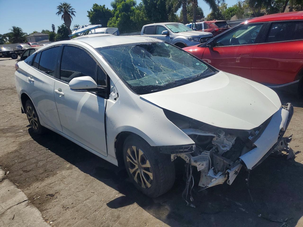 2020 Toyota Prius Xle Awd-E - Image 4