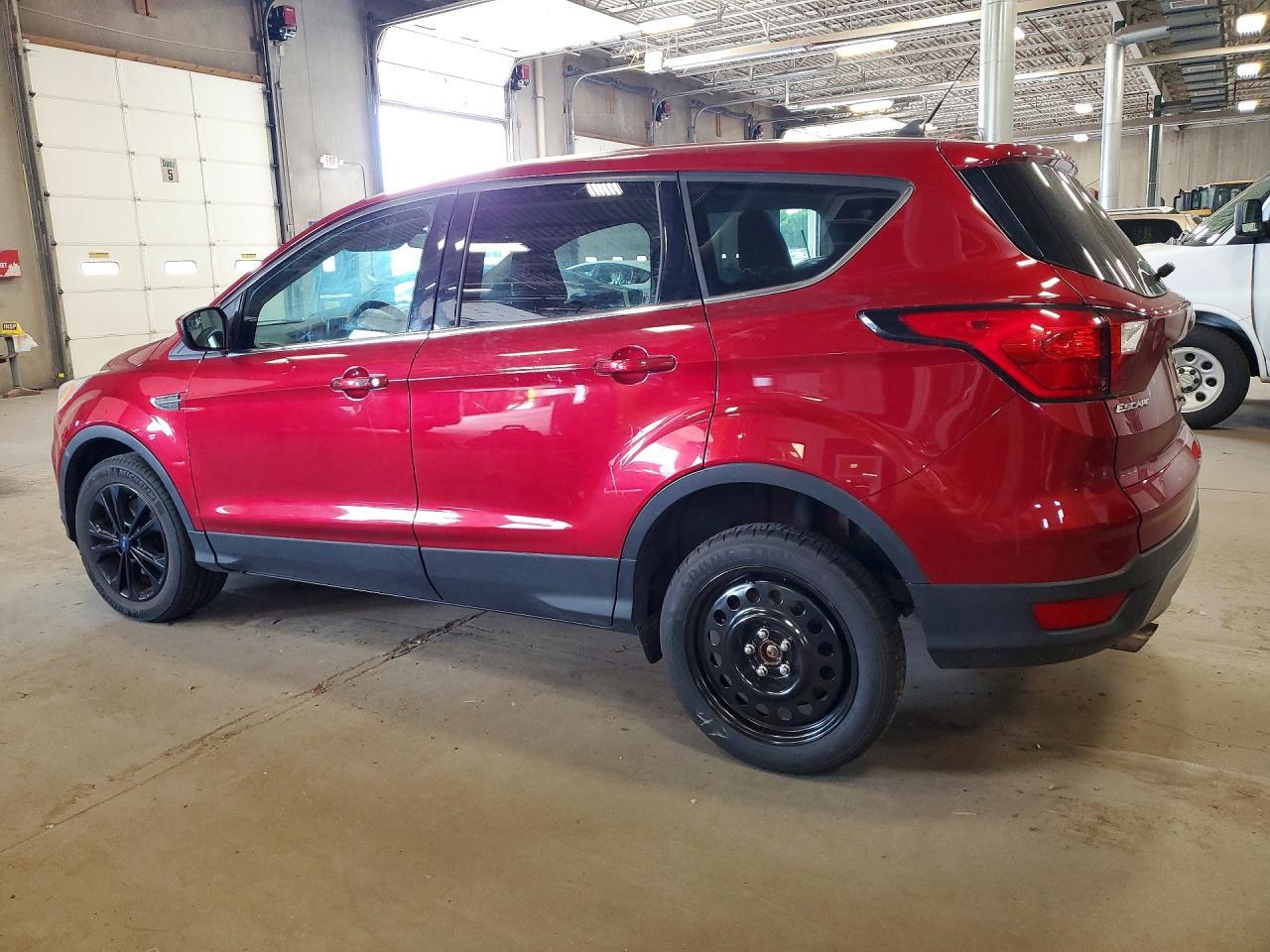 2019 Ford Escape Se - Фото 2
