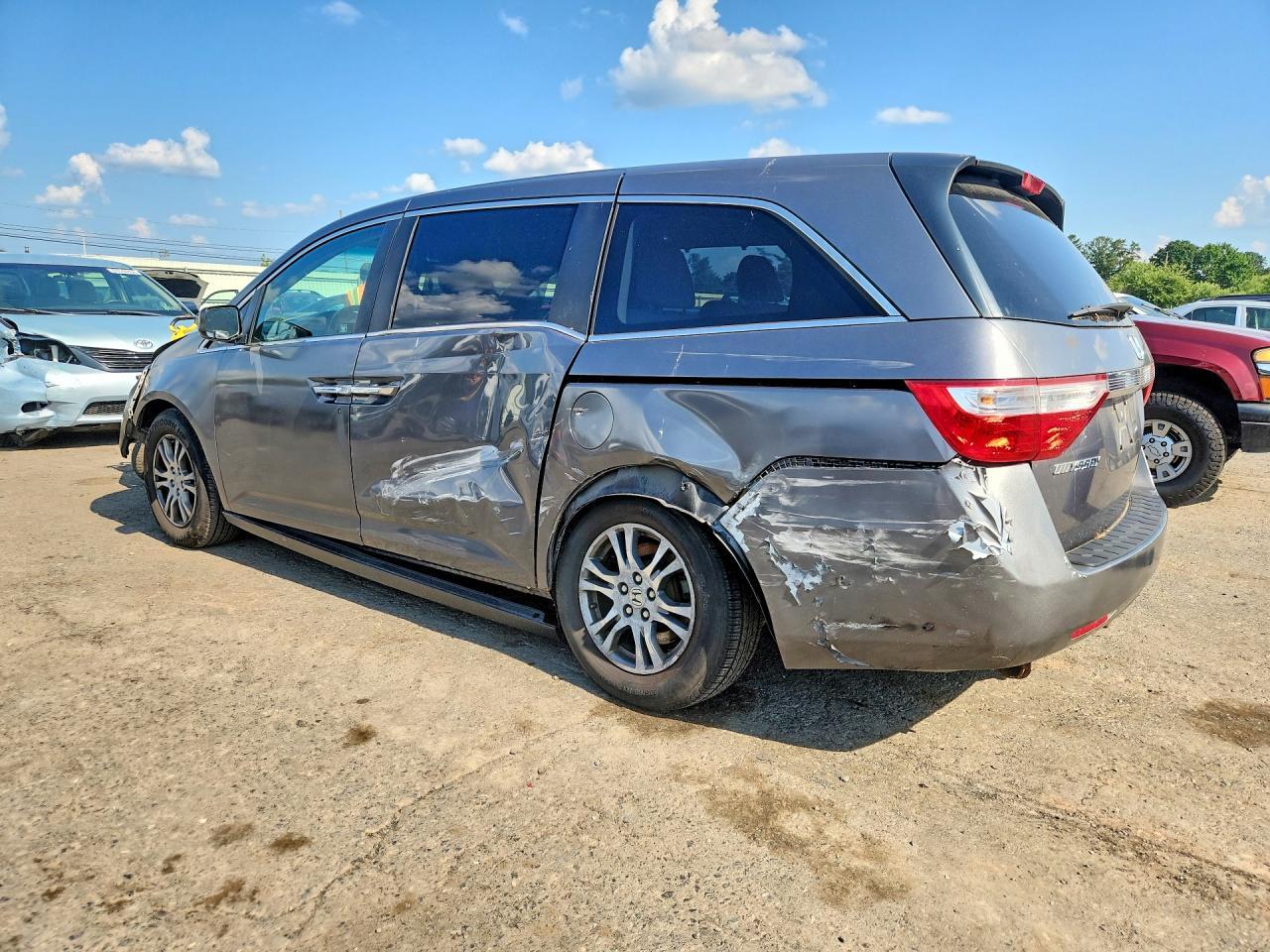 2011 Honda Odyssey Ex - Image 2