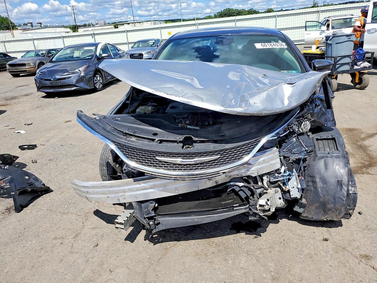 2015 Chrysler 200 Limited - Фото 5