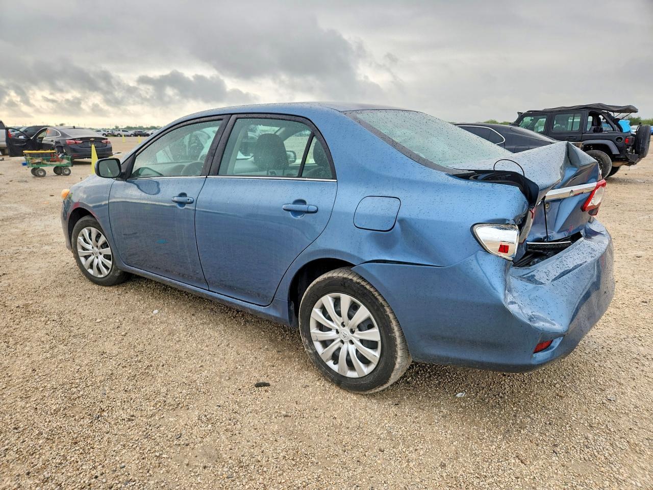 2013 Toyota Corolla Le - Фото 2