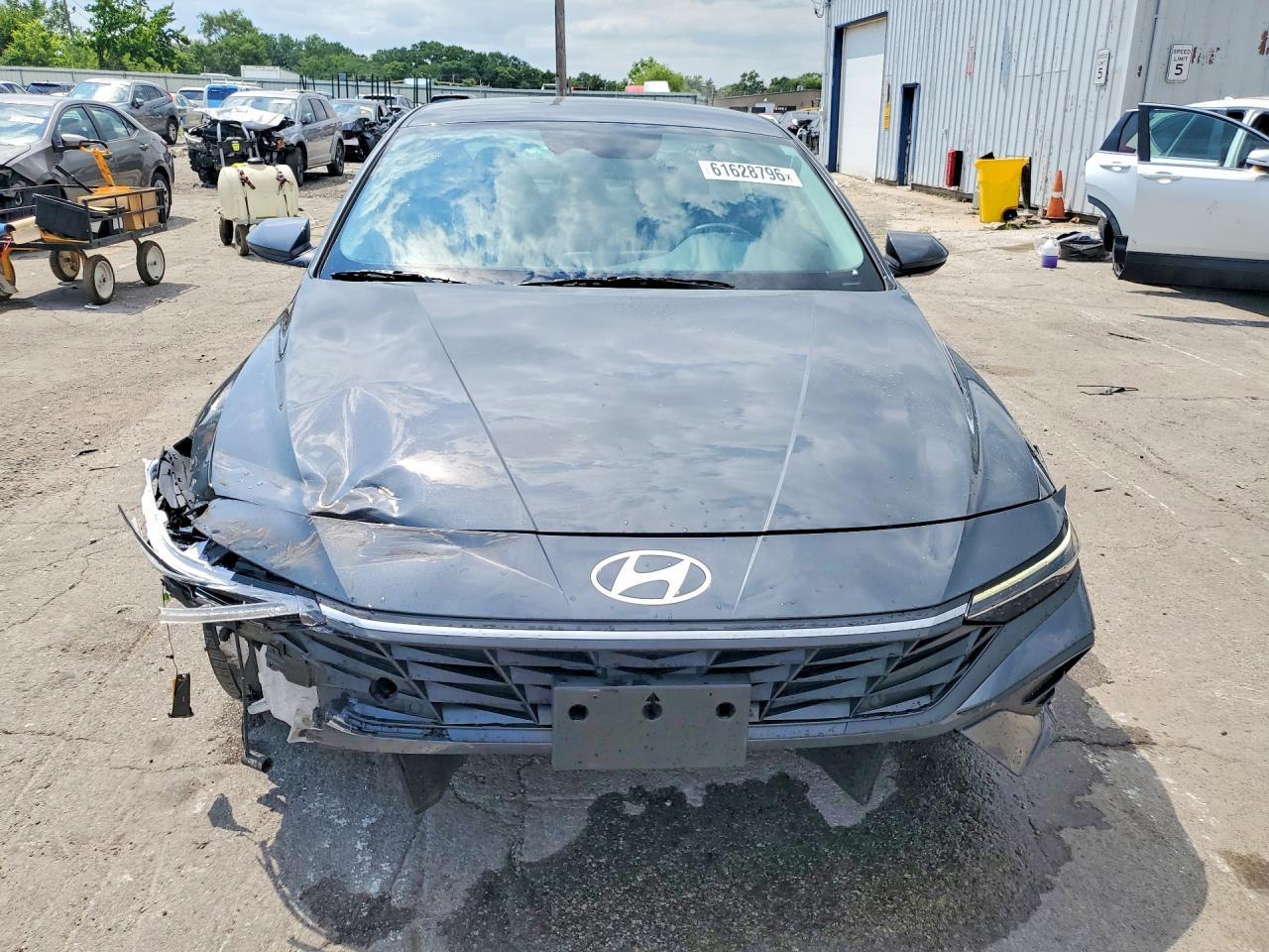 2025 Hyundai Elantra Se - Фото 5