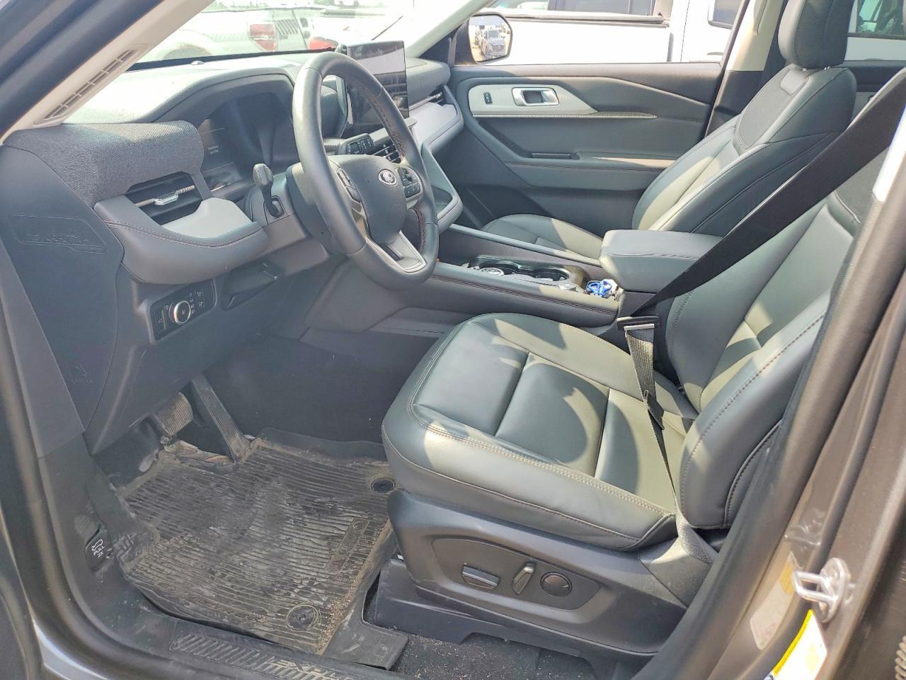 2025 Ford Explorer Active - Фото 7