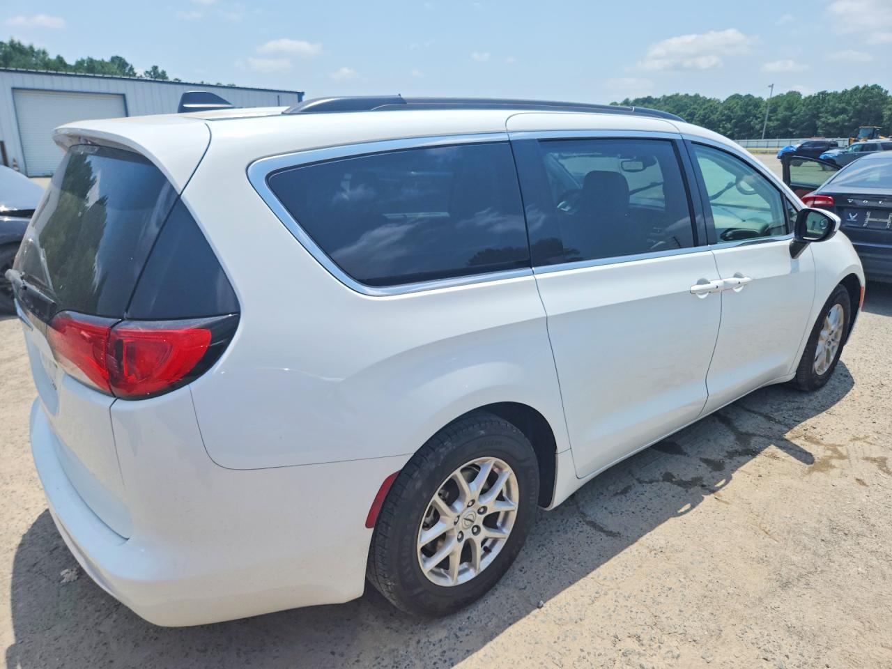 2021 Chrysler Voyager Lxi - Фото 3