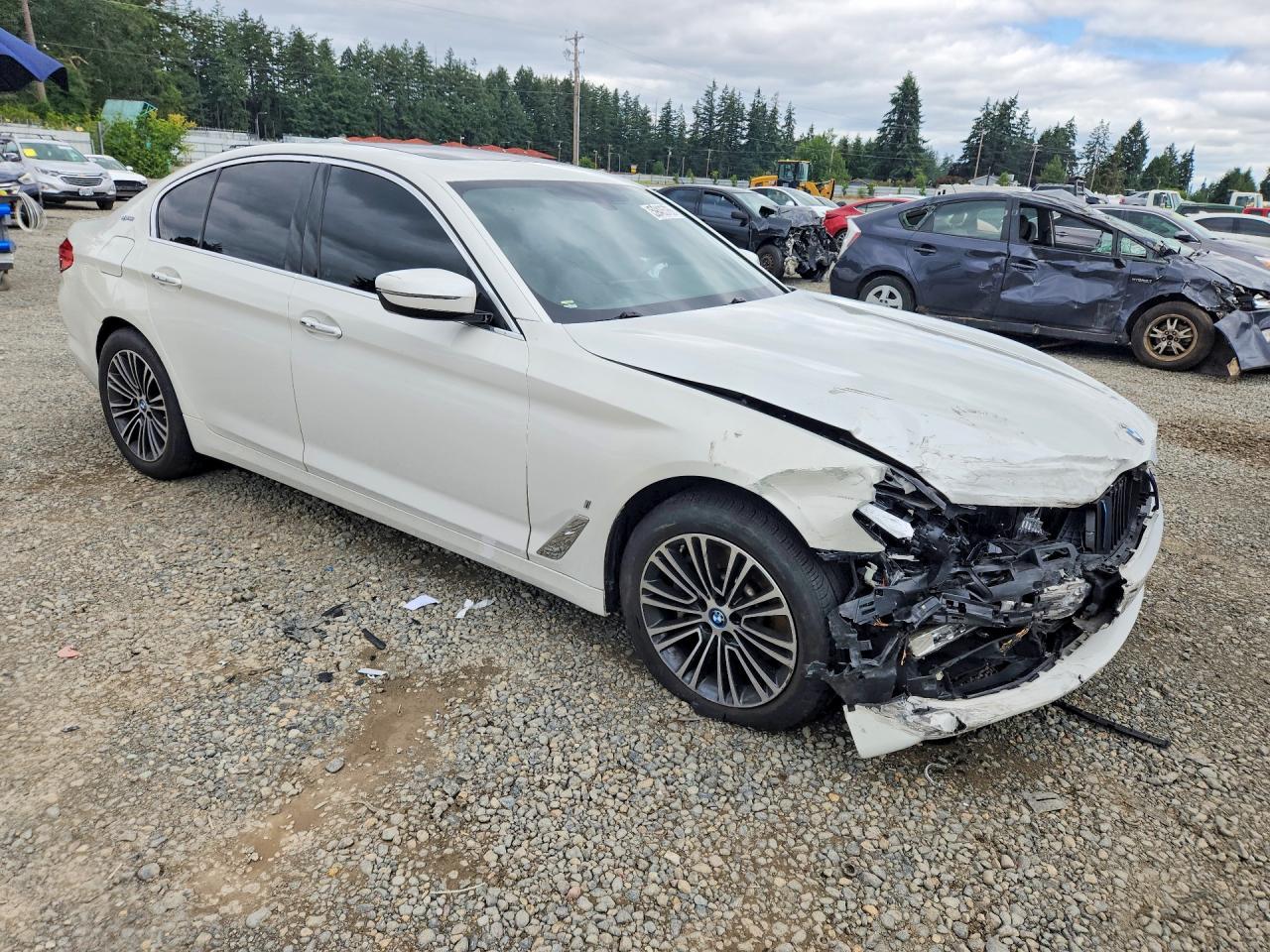2018 BMW 530Xe - Image 4