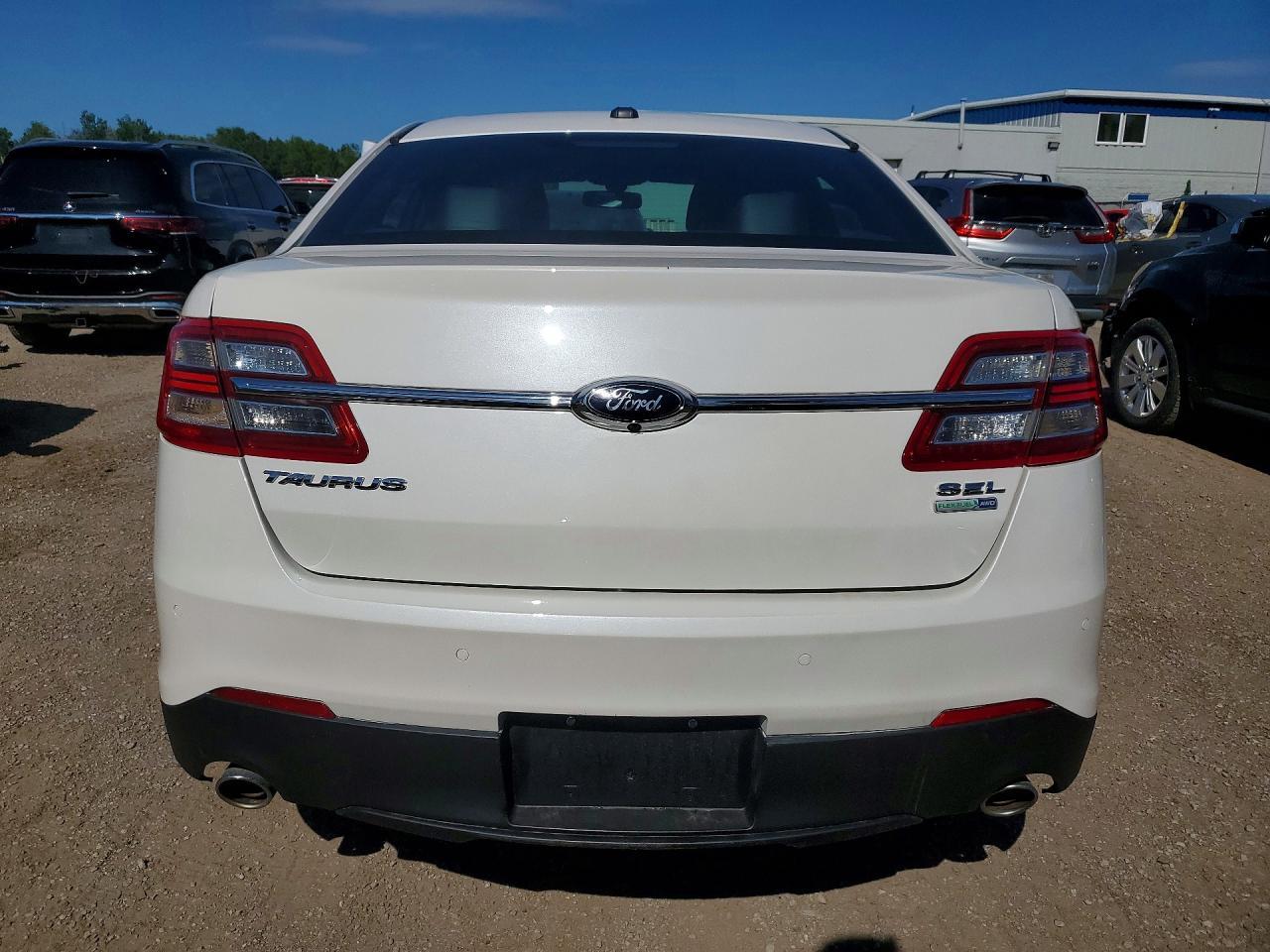 2014 Ford Taurus Sel - Image 6