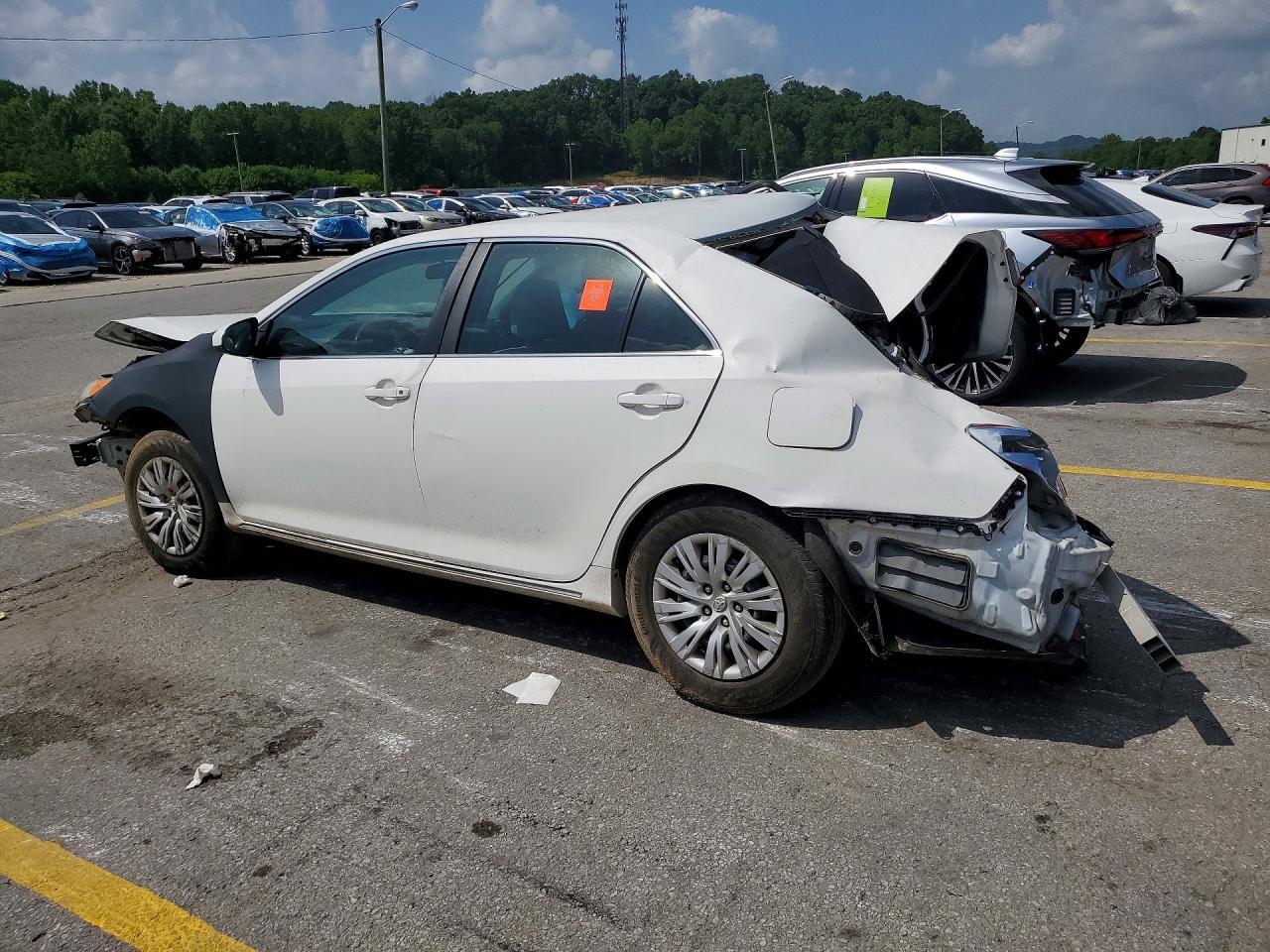 2012 Toyota Camry Le - Фото 2