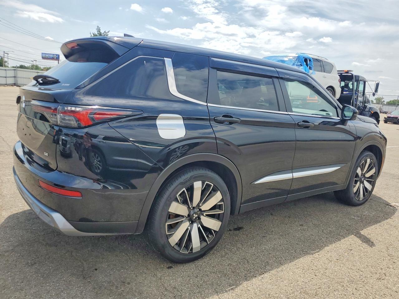 2025 Mitsubishi Outlander Se - Фото 3