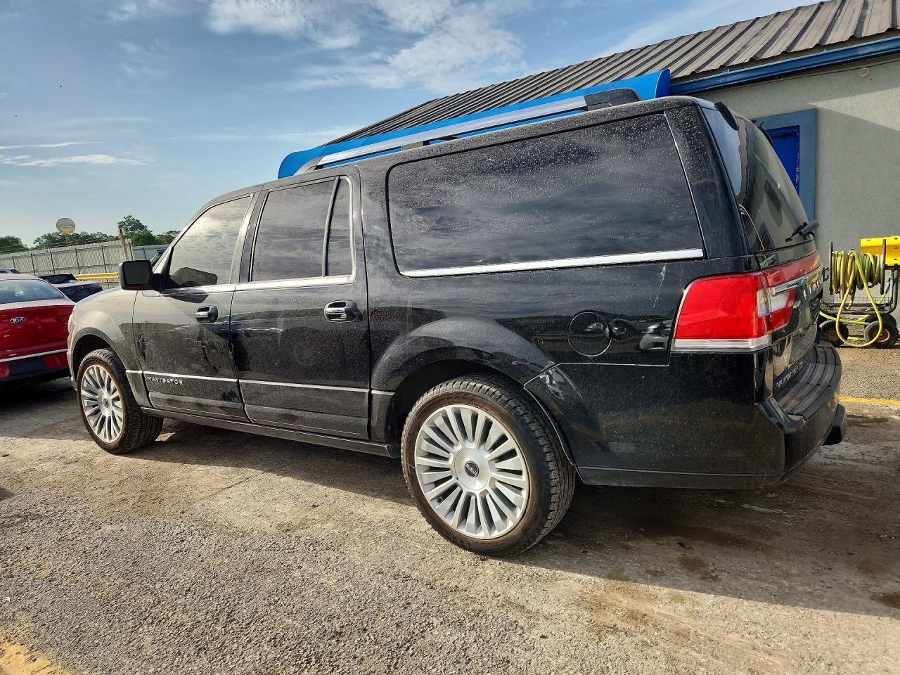 2017 Lincoln Navigator 4D Select - Фото 2
